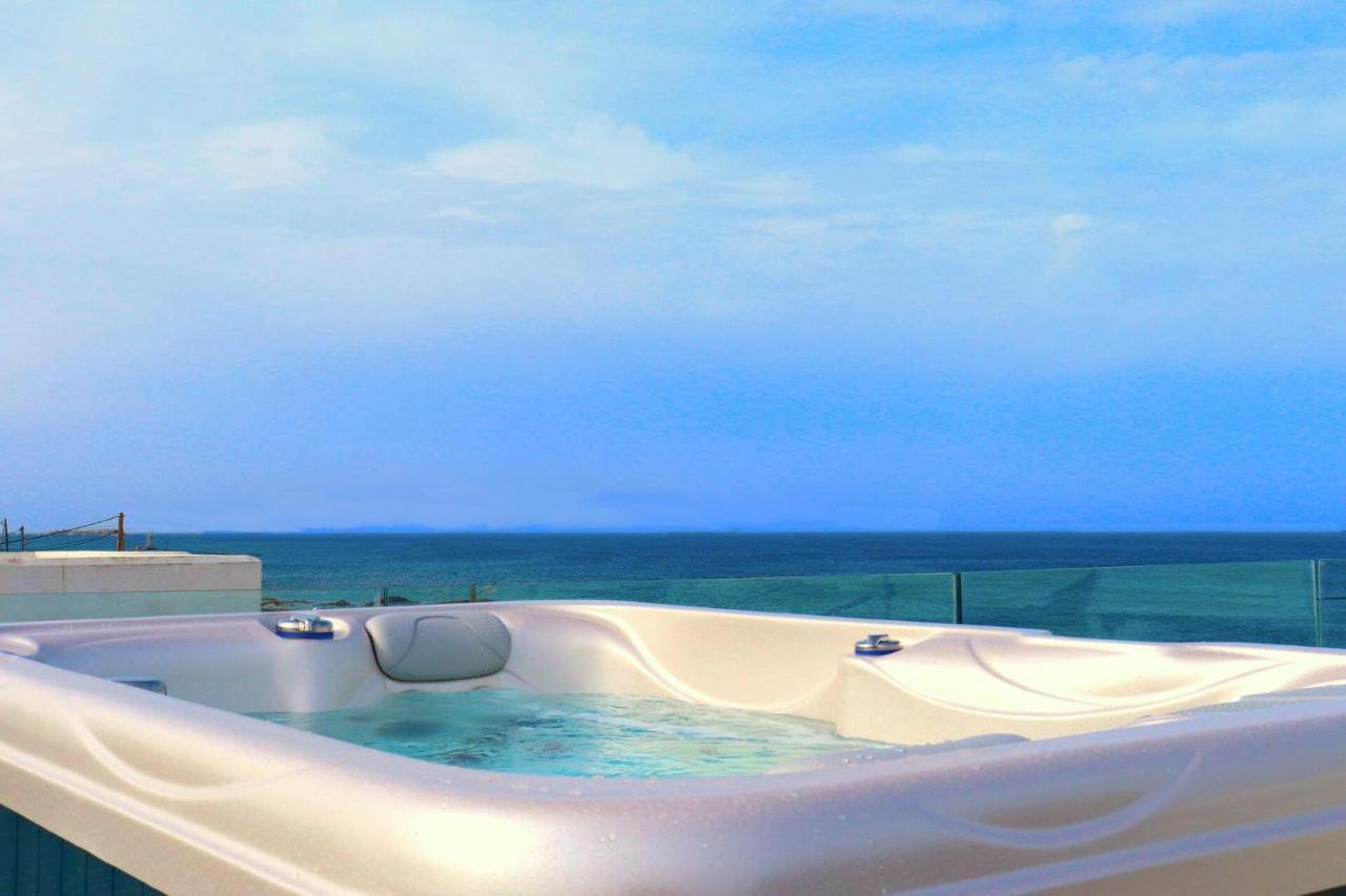 Beach Apartment Thalia With Hot Tub And Sea View Agios Prokopios  Buitenkant foto