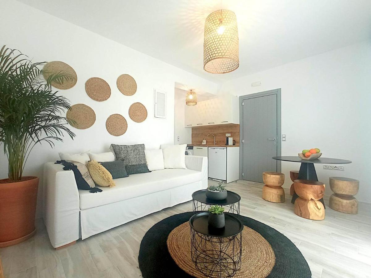 Beach Apartment Thalia With Hot Tub And Sea View Agios Prokopios  Buitenkant foto